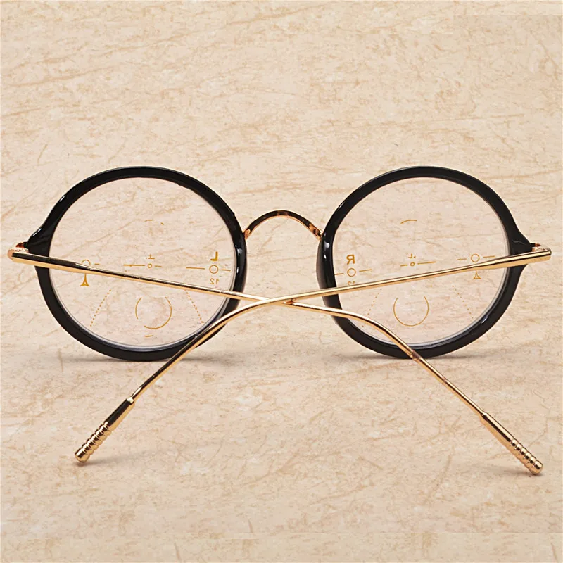 Progresivna multifokalna obravnavi očala človek Recept obravnavi očala Ženska očala lahko ogledate daleč, skoraj obravnavi očala FML 1
