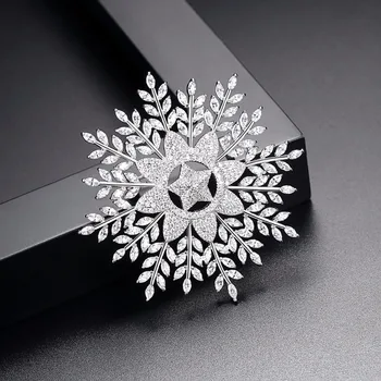 SINZRY nove Luksuzne trendovski nakit, pribor jasno, bela kubičnih cirkonij big snežinka broške pin elegantno OL šal zaponke 6442